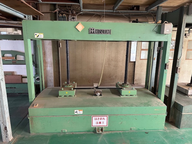 全自動フラッシュプレス（４×８尺、１枚盤）